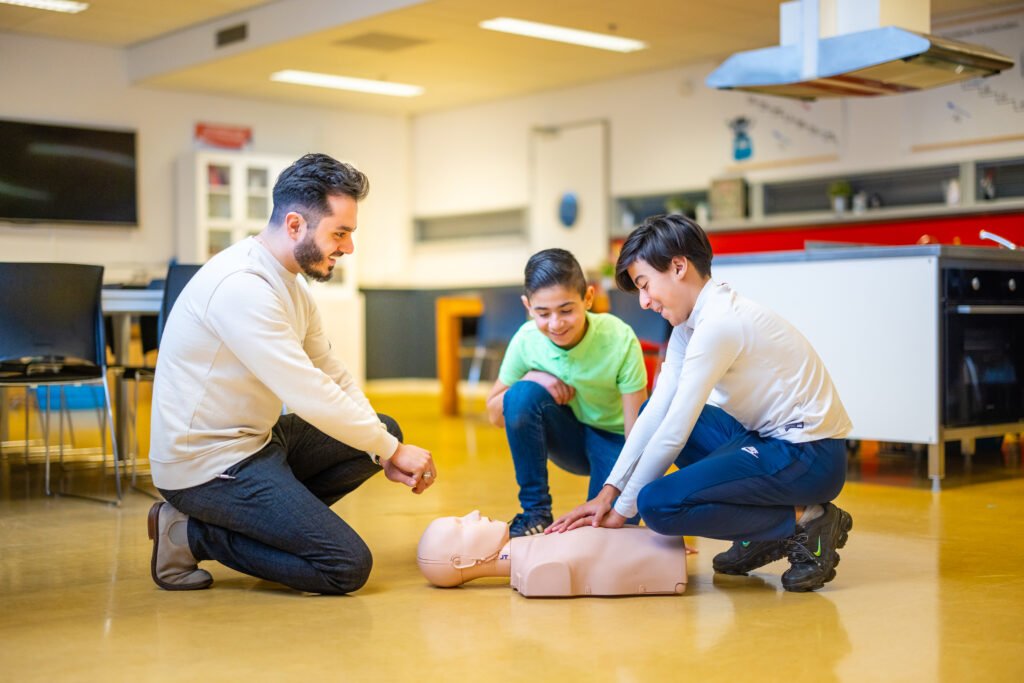 Meneer Khosrow met zijn leerlingen